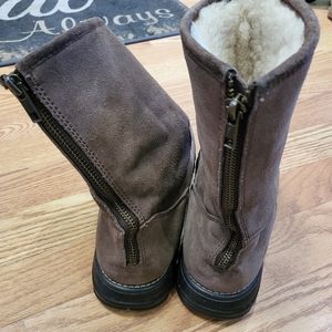 Size 8 Ugg Boot